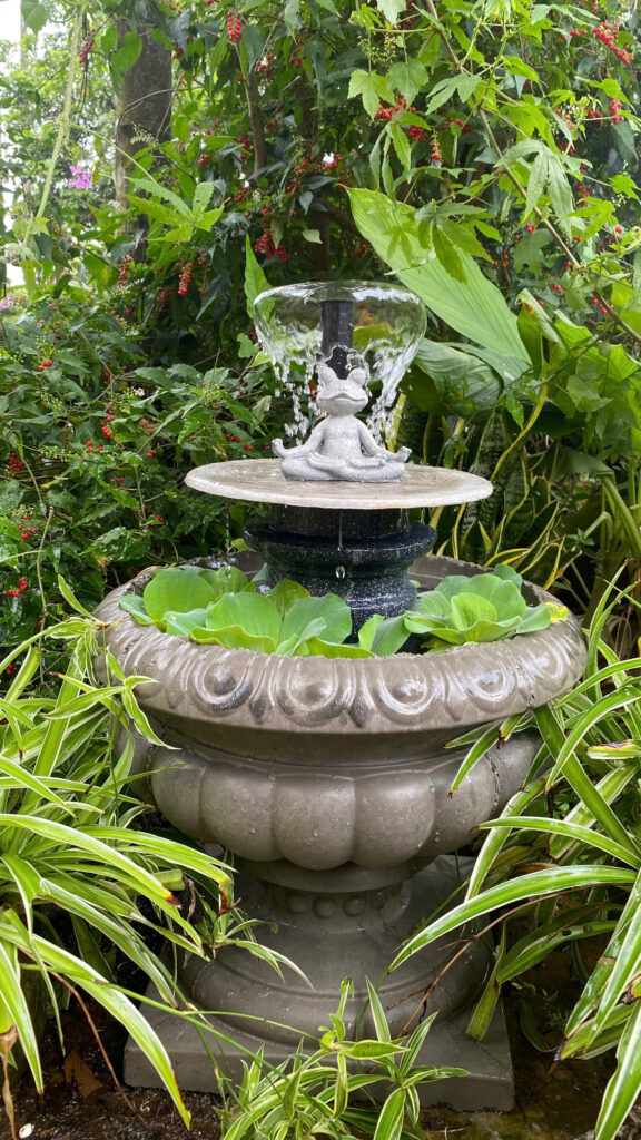 đài phun nước để bàn và bài thiền “gratitude” – setup không gian và props gợi ý