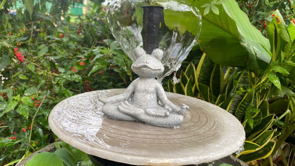 đài phun nước để bàn và bài thiền “gratitude” – setup không gian và props gợi ý